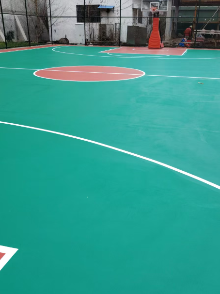 九湖镇 球场长期使用易出现地面开裂
